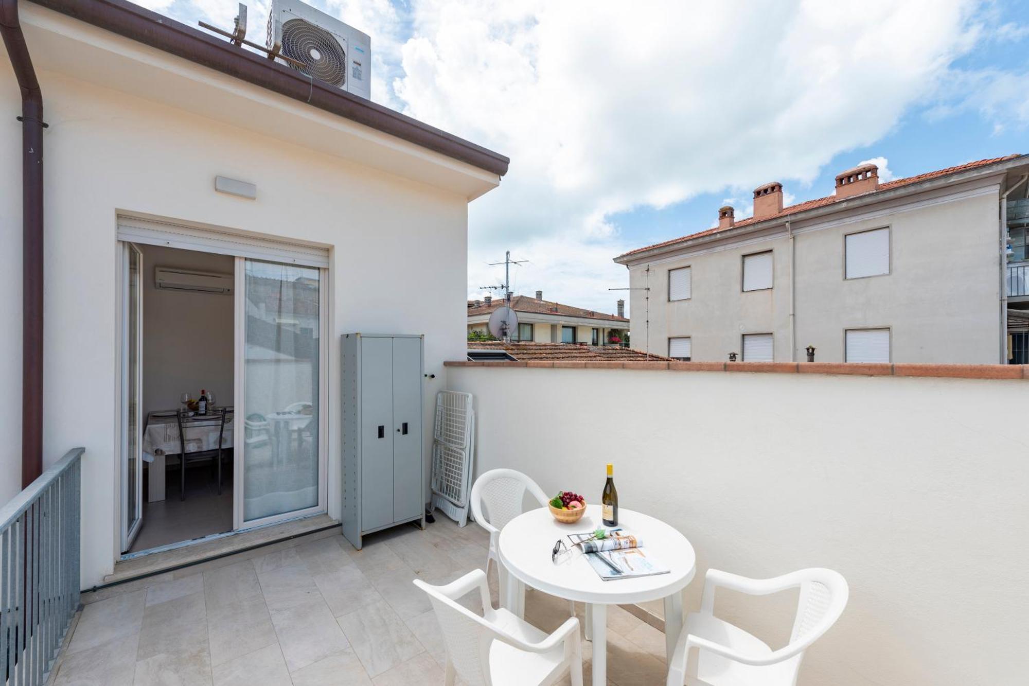Suite Ondina Viareggio Apartments Bagian luar foto